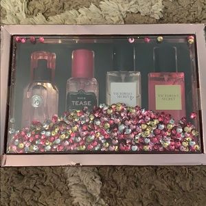 Set of 4 travel size Victoria’s Secret sprays